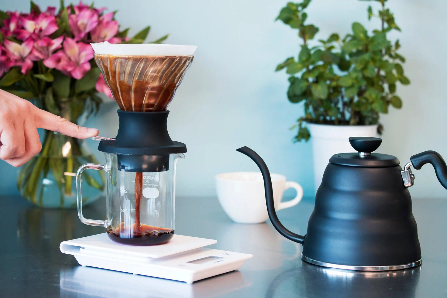 V60 SWITCH Glass Dripper and Server Set 02